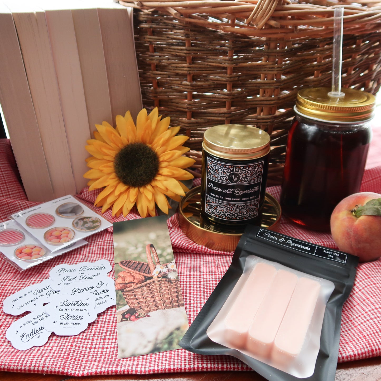 Picnics & Paperbacks - Peach Iced Tea Candle