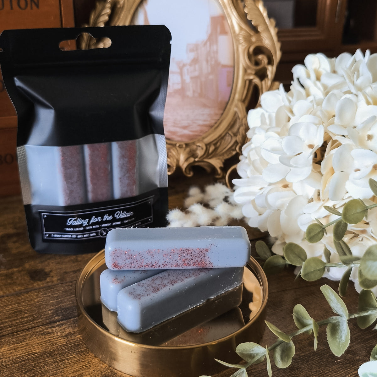 Falling for the Villain - Black Leather, Dark Musk, Midnight Jasmine Wax Melts