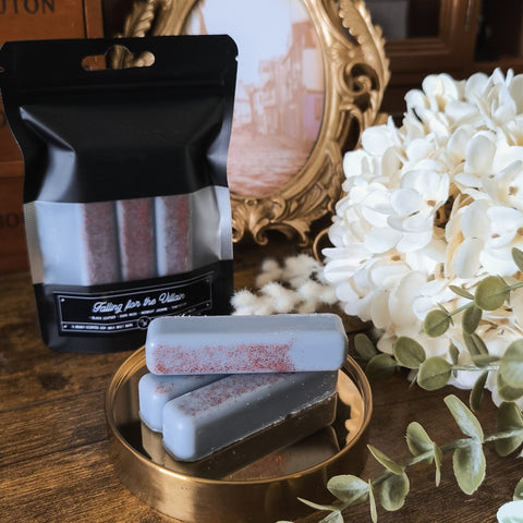 Falling for the Villain - Black Leather, Dark Musk, Midnight Jasmine Wax Melts