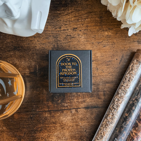 Door to the Frozen Kingdom - Crisp Air, Juniper & Spearmint Wax Melt