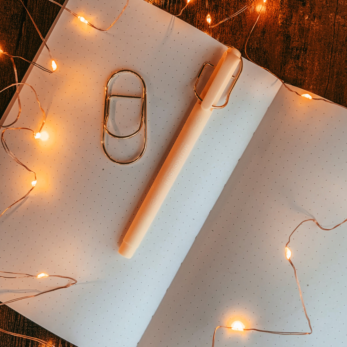 Vertical Pen Holder Paperclip